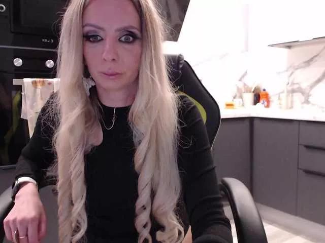 blondalina on BongaCams