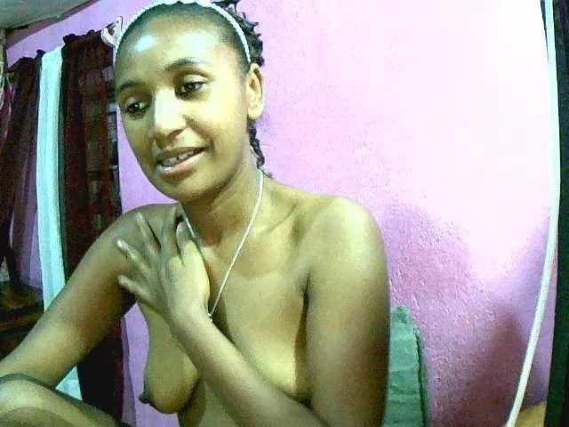 Chellah01 on BongaCams
