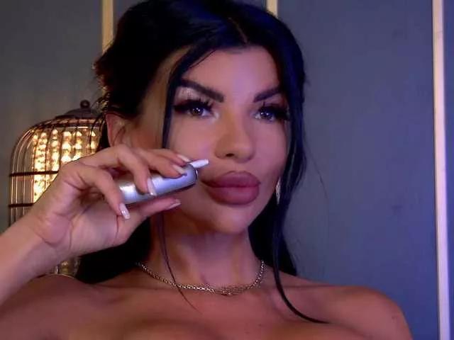 EleniaDevons on BongaCams 