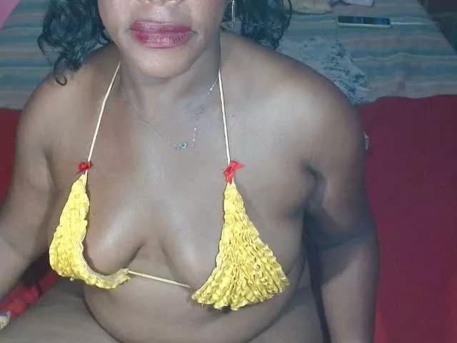 EMYYLI2 on BongaCams