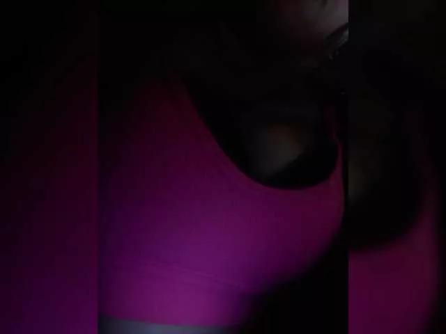 EveHugs on BongaCams 