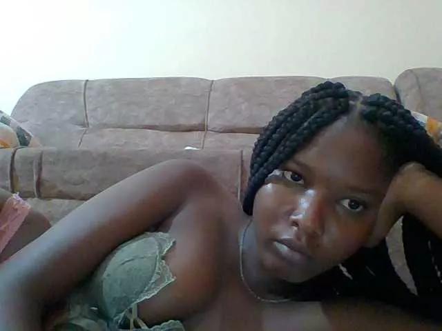 Hornyqueen4 on BongaCams