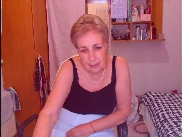 Kira9476 on BongaCams