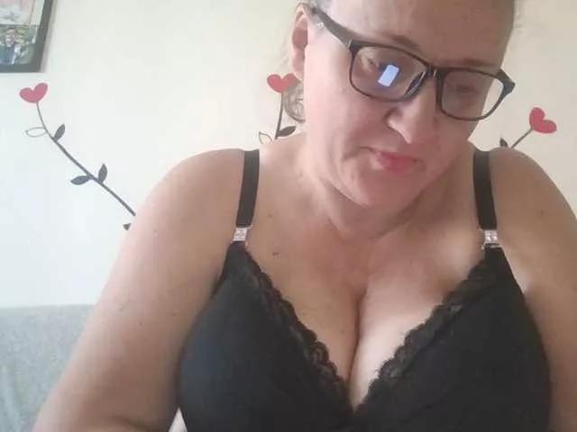 LaraXXX33 on BongaCams 