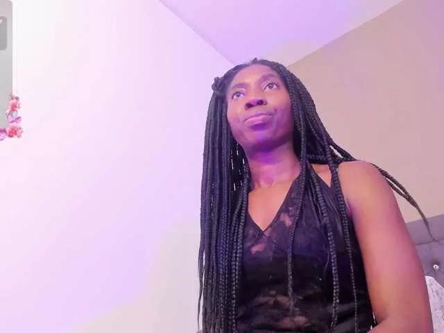 LoriMartinezz on BongaCams