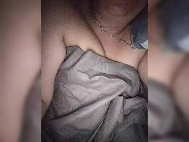 Mia883 on BongaCams