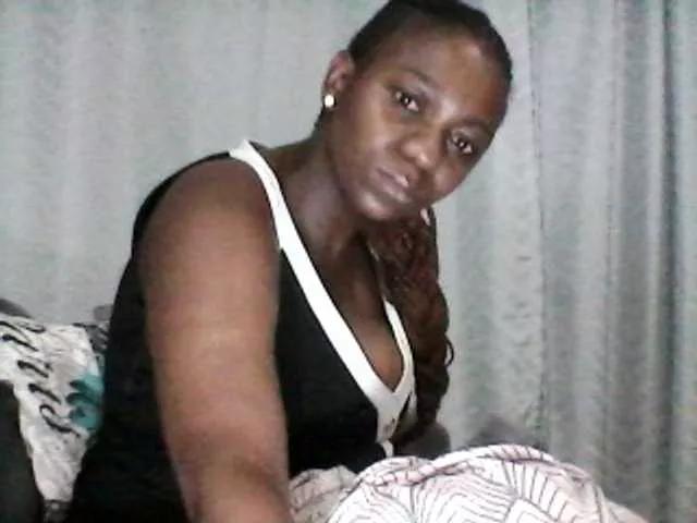 MissCocoaB on BongaCams 