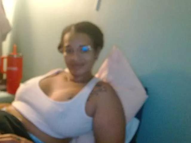 Moranguh on BongaCams