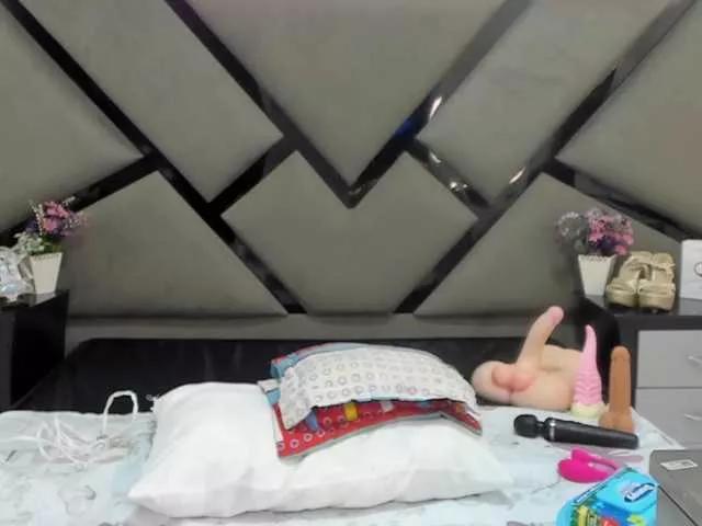 Naomi-93 on BongaCams