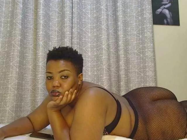 thick-sexxy-moma on BongaCams