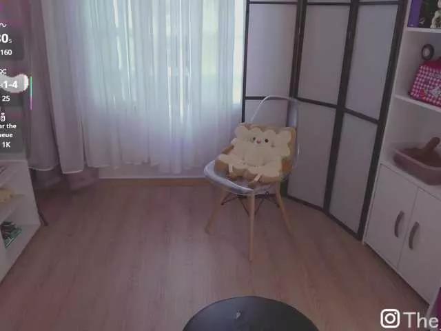 VaniVanila — I love that they use all my toys to give us pleasure, from the vibrators to the dildos, I adore that you can use the tips menu because there is what makes me more horny