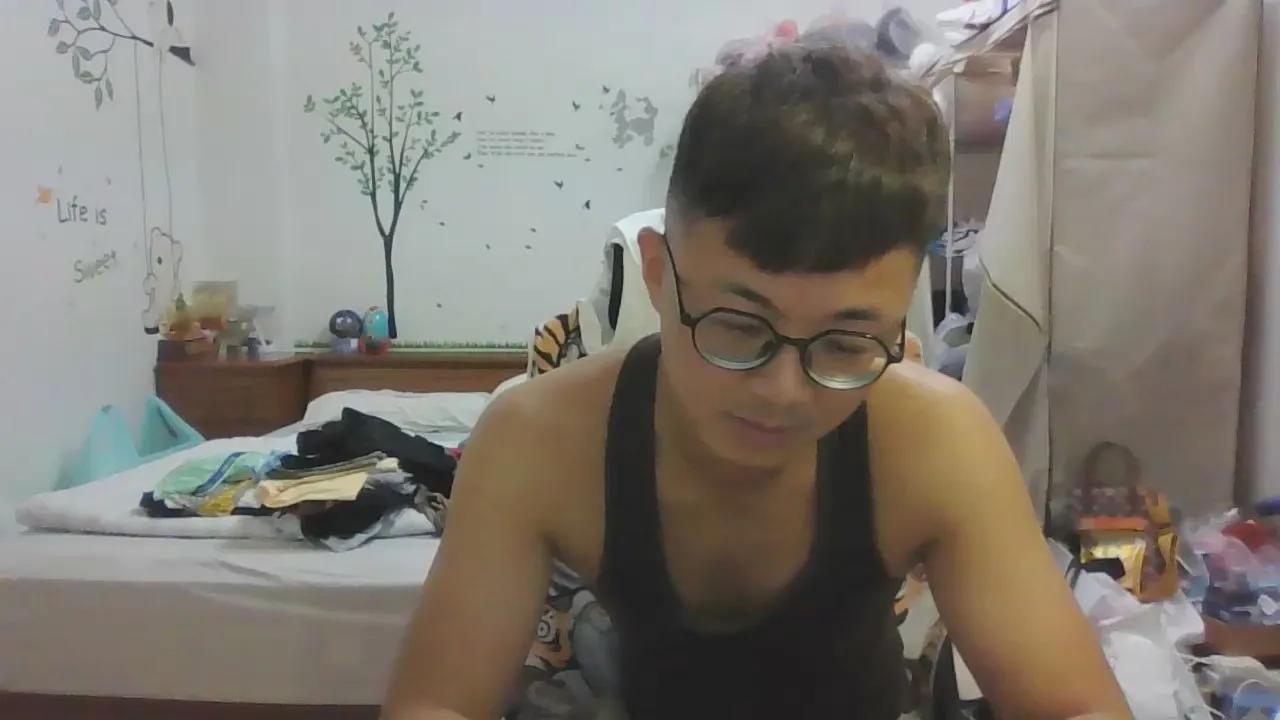 w2xist5 — Freechat on Cam4