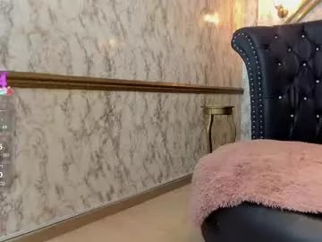 Freechat adelinemoretti on Chaturbate