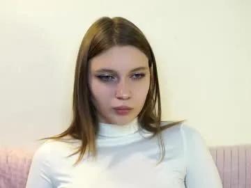 Bicurious beauty: Berniecebotras gets naked while touching her coochie in public berniecebotras from Chaturbate