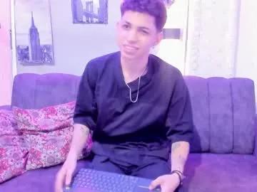 Luscious Cameron_lux4 gets exposed and climax while being peeked on cameron_lux4 from Chaturbate