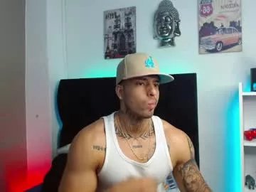 Freechat darius_phoenix on Chaturbate