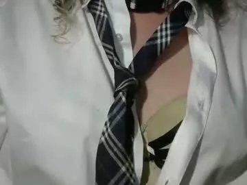 Freechat darksonya187 on Chaturbate