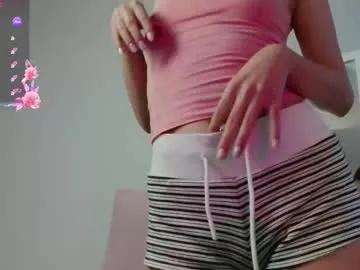 Saucy pleasure with the voluptuous Dewkiss from Chaturbate laying bare online dewkiss from Chaturbate