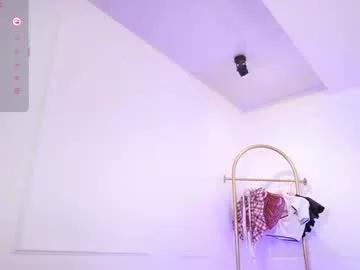 elasummeer — Make me moan until I lose my voice. Do you think you can do it?  PVT ON  // GOAL:  Show me ur Outfit and play Body #Bigboobs #bigass #lovense #Feet #latina