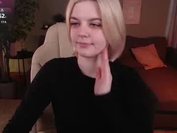 Luscious Jess_marais gets naked and squirt while being stared at jess_marais from Chaturbate