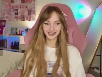 Curious Lunainnk teasing and masturbating with her adored vibrating toys lunainnk from Chaturbate