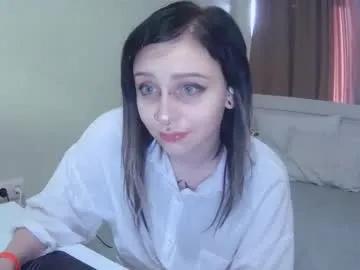 Bicurious beauty: Lynncottingham gets bare naked while massaging her clit on camera lynncottingham from Chaturbate