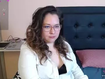 Freechat may_bloom on Chaturbate
