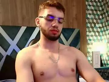 Hypnotic Michael_magno gets bare naked and peak while being spied on michael_magno from Chaturbate
