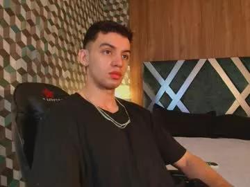 Freechat michael_magno on Chaturbate