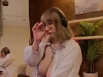 Freechat morvelyn on Chaturbate