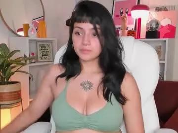 nahiapaws from Chaturbate