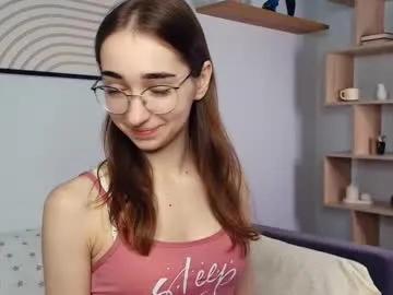 Dirty satisfaction with the chubby Polly_bee from Chaturbate stripping onwebcam polly_bee from Chaturbate