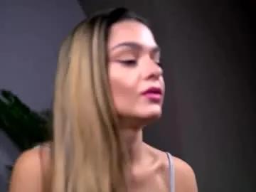 Bicurious craziness: Robertarosetti gets exposed while fingering her slit onwebcam robertarosetti from Chaturbate