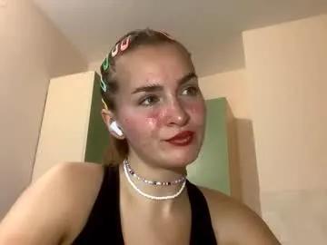 cam to cam with Chaturbate's Saundrayeeloy in her live exhibition for fascinating sensations saundrayeeloy from Chaturbate