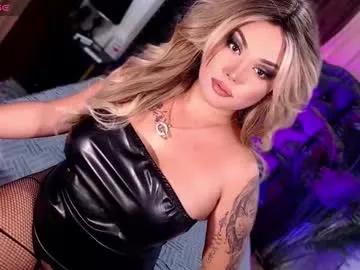 Bicurious craziness: Xbriannasweetx24 gets naked while massaging her twat in public xbriannasweetx24 from Chaturbate