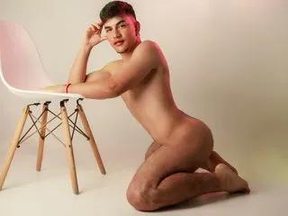 TheoSteel — I am an erotic, playful and very complacent boy. In my shows I like to seduce you with my body, my gestures and my provocative attitude. I enjoy the hot games, the striptease and the real connection that makes every moment into pure passion.