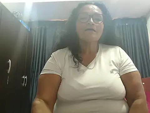 Freechat _Cristal on StripChat