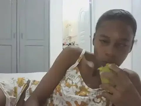 adele-33 on StripChat