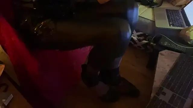 Curious Alexheels_boots teasing and squirting with zir favored vibrators alexheels_boots from StripChat