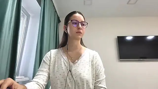 Allisgree on StripChat 