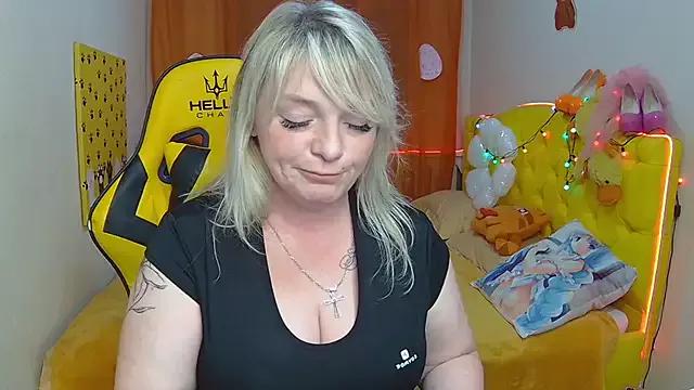 AmandaSkript on StripChat 