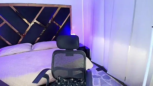 Freechat Amelie_saenz on StripChat