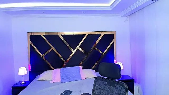 Freechat Amelie_saenz on StripChat