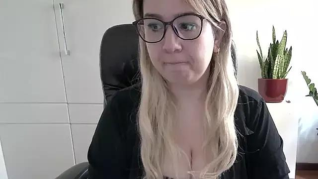 Freechat amooraaamoon on StripChat