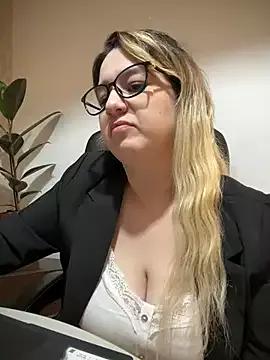 Freechat amooraaamoon on StripChat