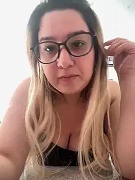 Freechat amooraaamoon on StripChat