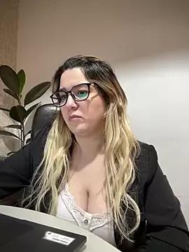 Freechat amooraaamoon on StripChat