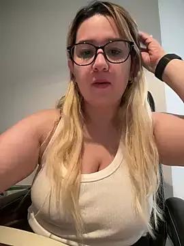 Freechat amooraaamoon on StripChat