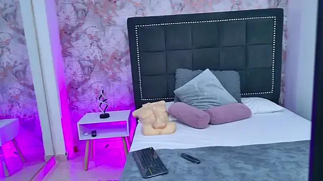 Angelique_Angell — Naked oil show in my tits