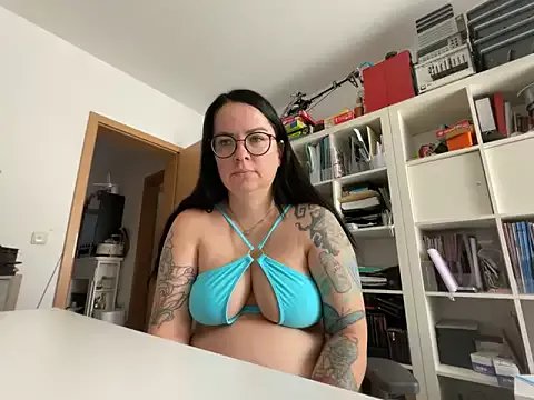 Freechat annalea85 on StripChat